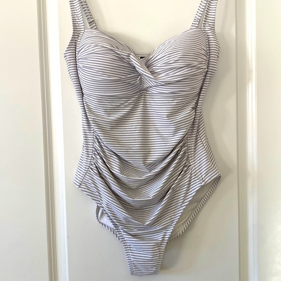 Nip Tuck Sorrento Stripe Joanne One-Piece Swim Suit Silver-Grey & White size 10 - Picture 3 of 16